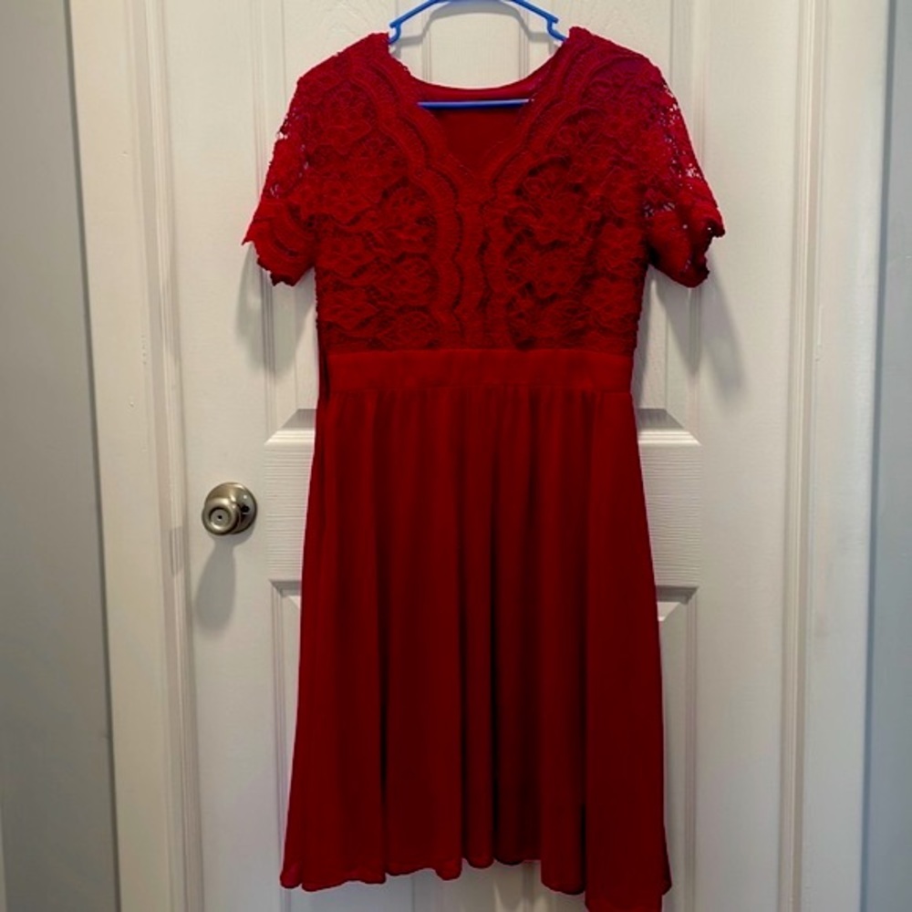 Fancy and flowing red dress - short sleeves